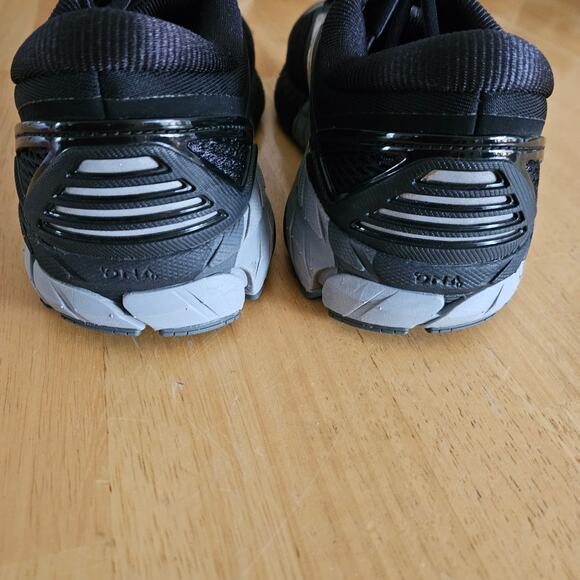 Brooks Beast 18 Mens Size 8 Running Shoes Black EUC main image 6